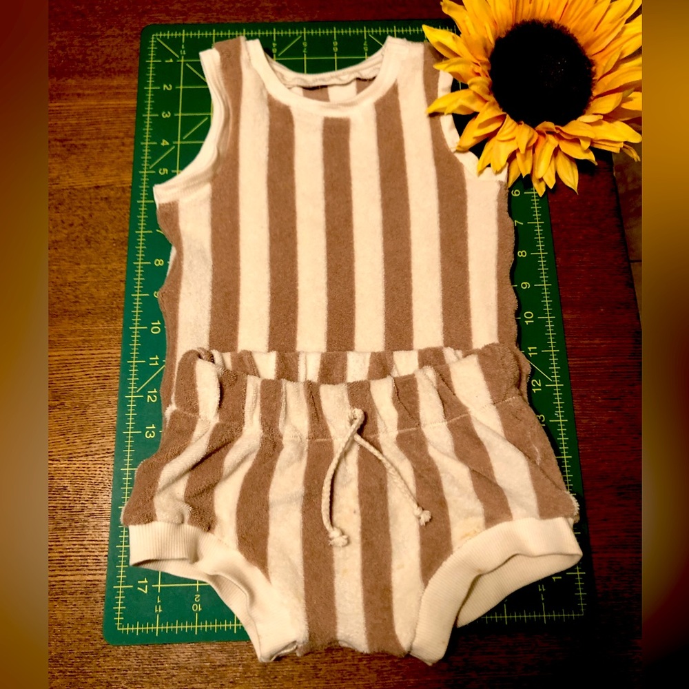 Adorable, spong terry, striped two piece set size 3T